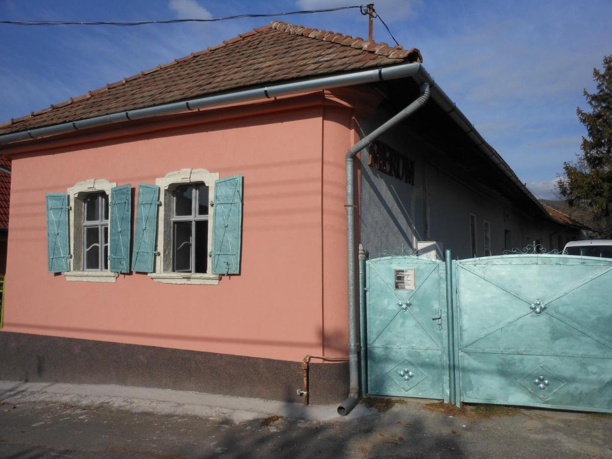 Ferienwohnung Merum Pinceszet Es Vendegszoba Tállya Exterior foto